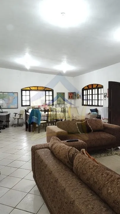 Chácara à Venda no bairro Palmeiras, Suzano- 5 dorm, 1 suíte, 236,32 m, 8.100 m