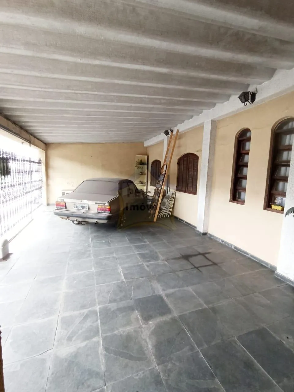 Casa à Venda no bairro Jardim Pilar, em Mauá- 2 dorm, 2 vagas.