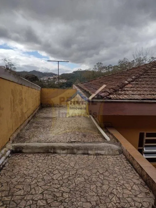 Linda Casa Térrea para Venda no Bairro Roncon , Ribeirão Pires/ 2 dorms, 2 vagas, 150 mt.