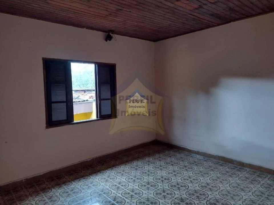 Linda Casa Térrea para Venda no Bairro Roncon , Ribeirão Pires/ 2 dorms, 2 vagas, 150 mt.