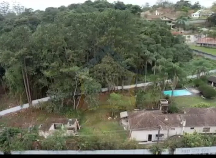 Vende-se terrenos em Ribeirão Pires de 1000 mil  e 1300 m2.