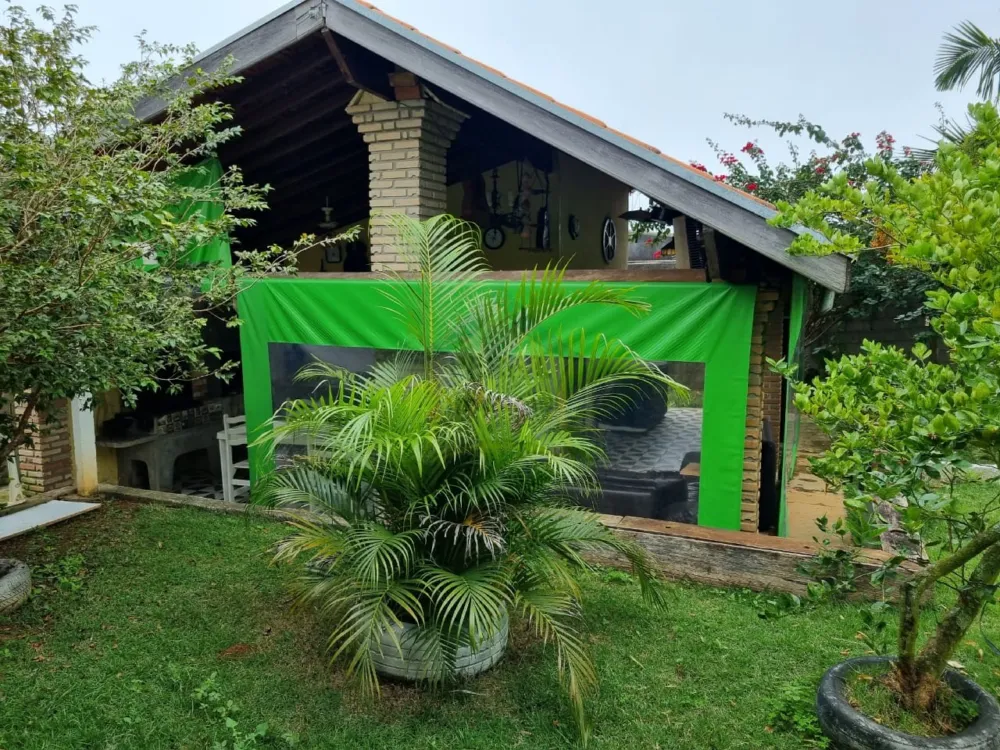 Sítio / Chácara 3 quartos para Venda no bairro Loteamento Chácaras Ingrid em Taubaté