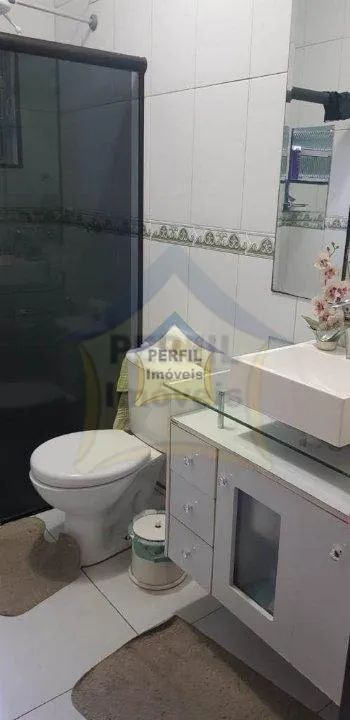 LINDA CASA à  venda no   bairro Jardim Clube de Campo, com3 dorm, 1 suíte, 200 m de  área construída