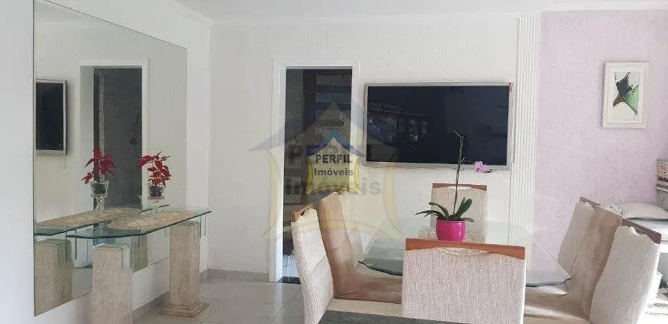 LINDA CASA à  venda no   bairro Jardim Clube de Campo, com3 dorm, 1 suíte, 200 m de  área construída