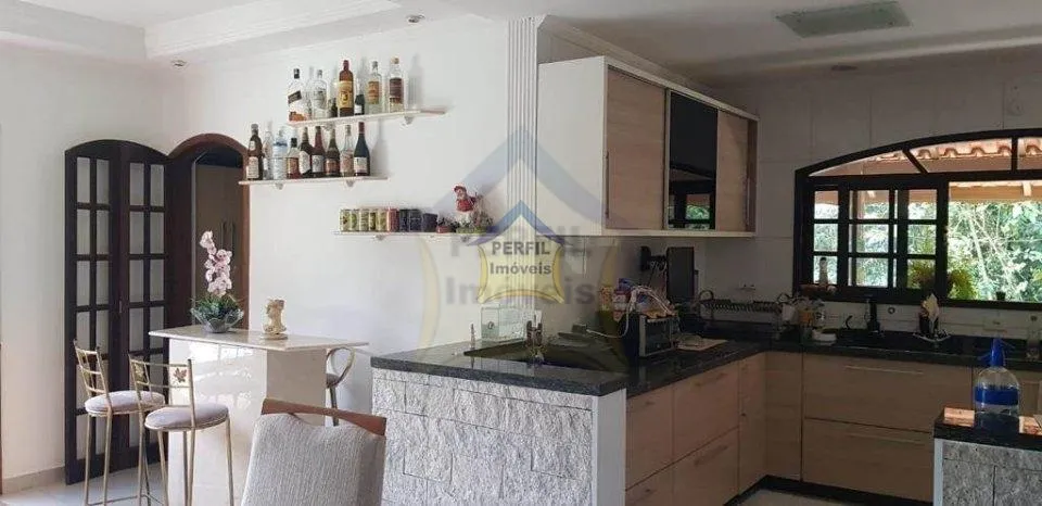 LINDA CASA à  venda no   bairro Jardim Clube de Campo, com3 dorm, 1 suíte, 200 m de  área construída