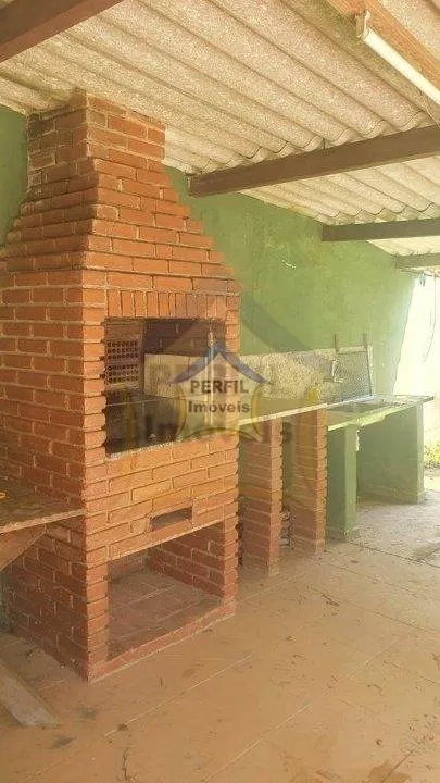 LINDA CASA à  venda no   bairro Jardim Clube de Campo, com3 dorm, 1 suíte, 200 m de  área construída