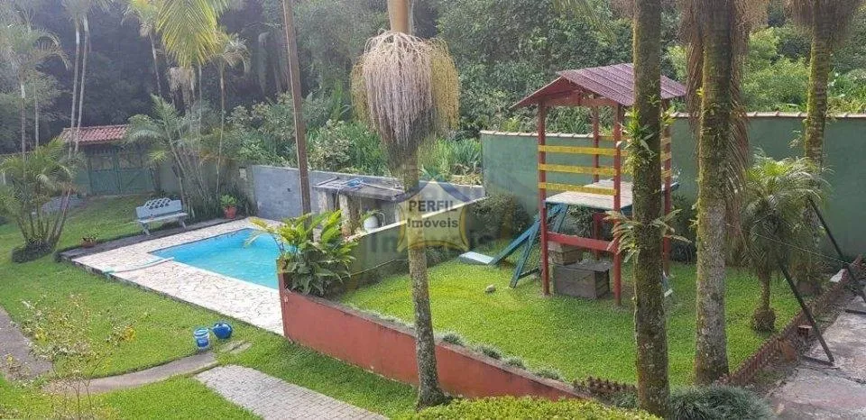 LINDA CASA à  venda no   bairro Jardim Clube de Campo, com3 dorm, 1 suíte, 200 m de  área construída