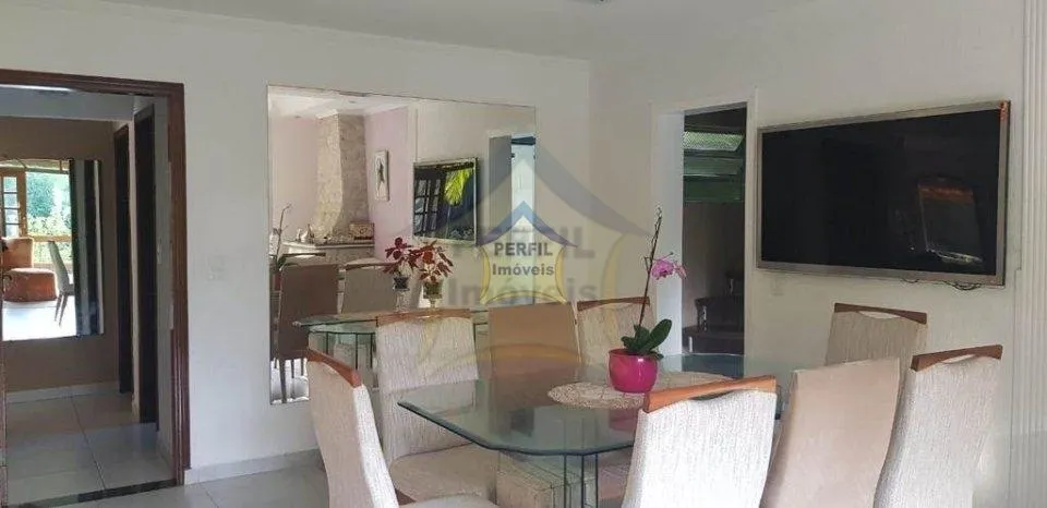 LINDA CASA à  venda no   bairro Jardim Clube de Campo, com3 dorm, 1 suíte, 200 m de  área construída