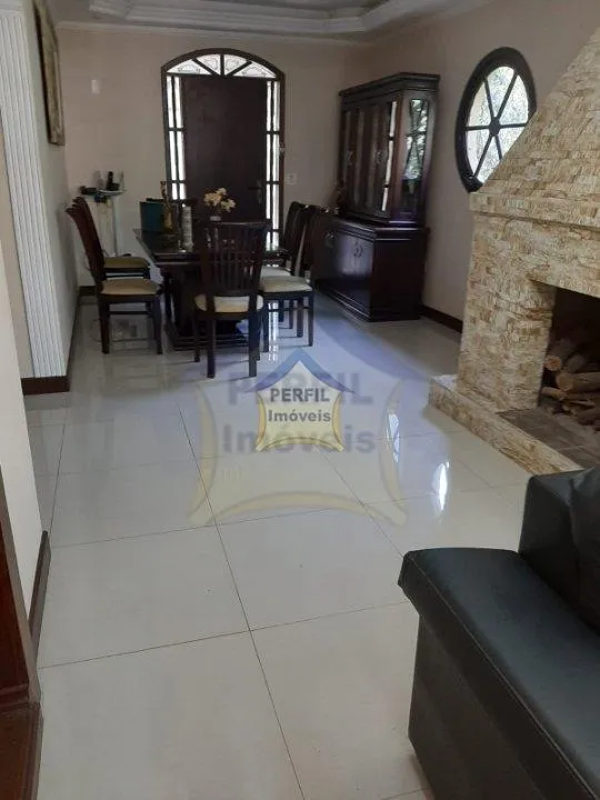 LINDA CHÁCARA À VENDA ,no bairro Dos Finco, 3 dorm, 1 suíte, 6 vagas, 450 m, 1200 m