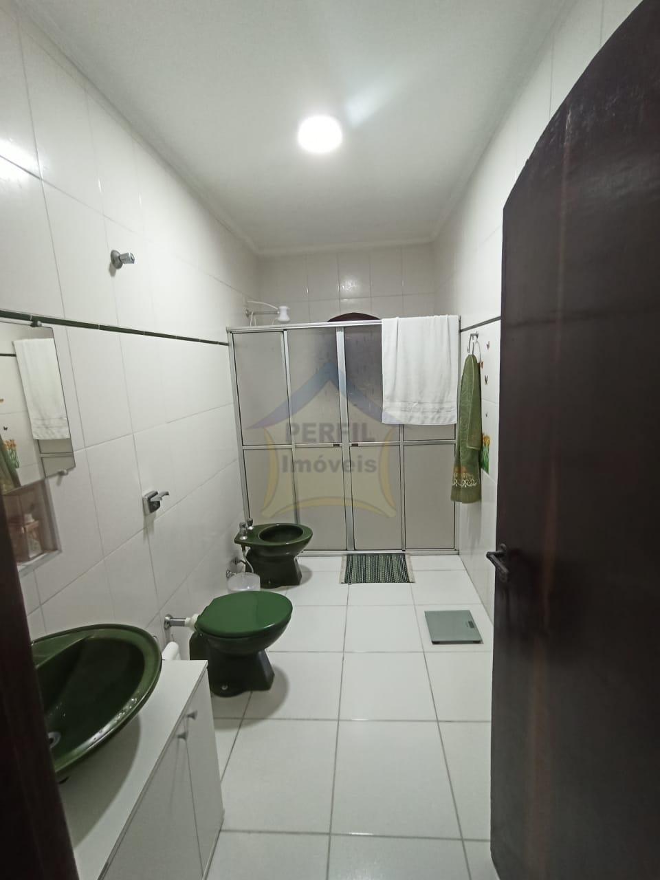 Casa à Venda no bairro Jardim Pilar, em Mauá- 2 dorm, 2 vagas.