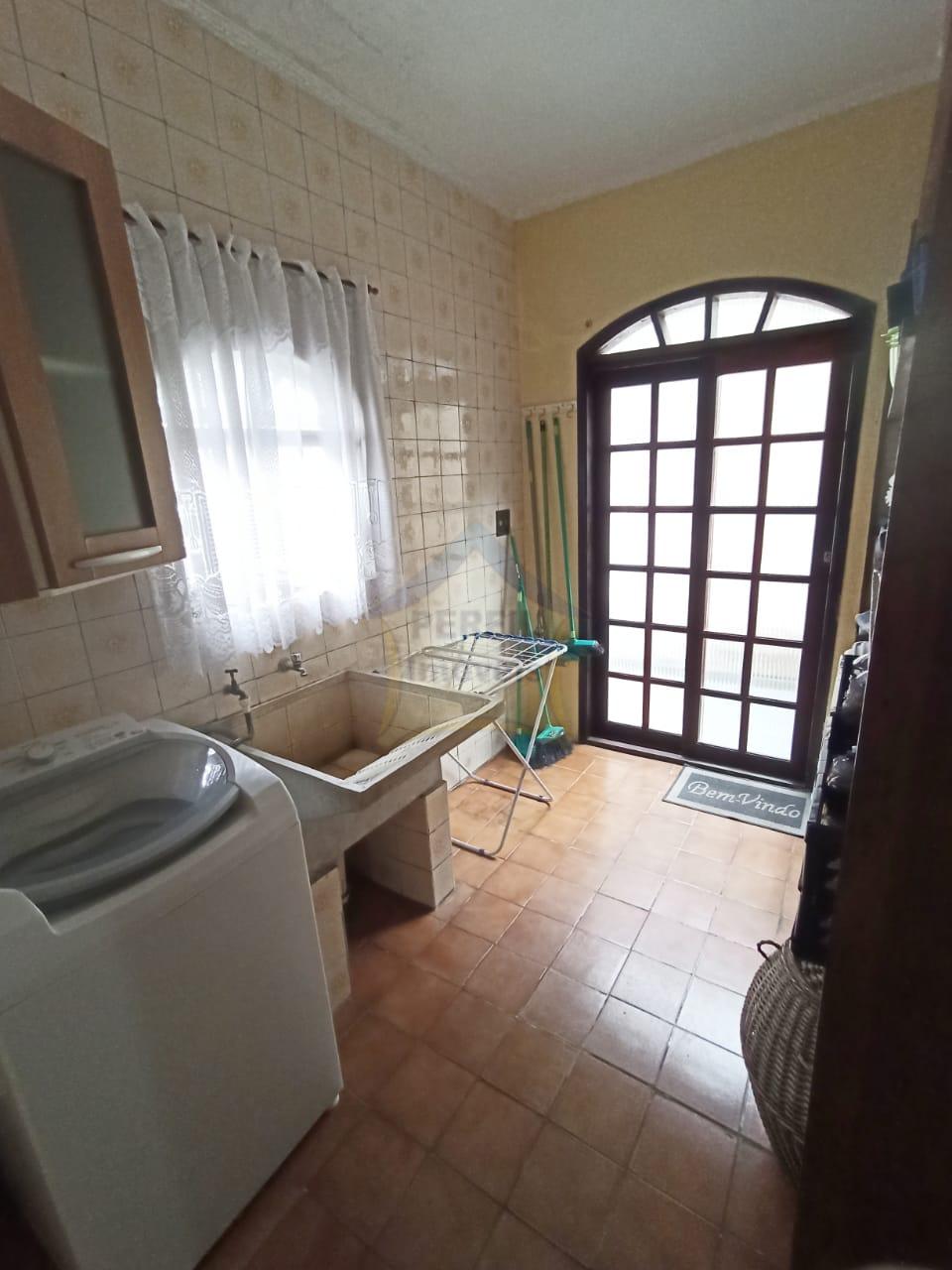 Casa à Venda no bairro Jardim Pilar, em Mauá- 2 dorm, 2 vagas.