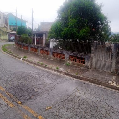 Terreno à venda /  Vila Assis Brasil em Mauá.