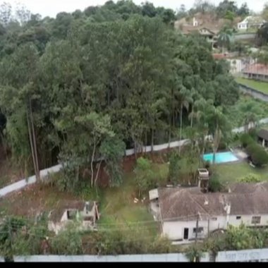 Vende-se terrenos em Ribeirão Pires de 1000 mil  e 1300 m2.