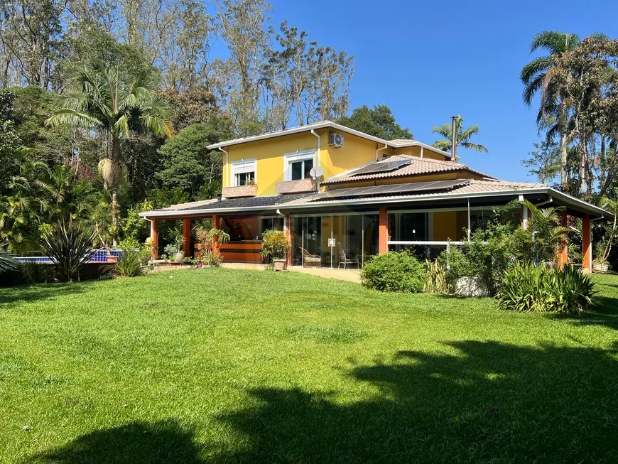 Sobrado 4 quartos para Venda no bairro Represa em Ribeirão Pires