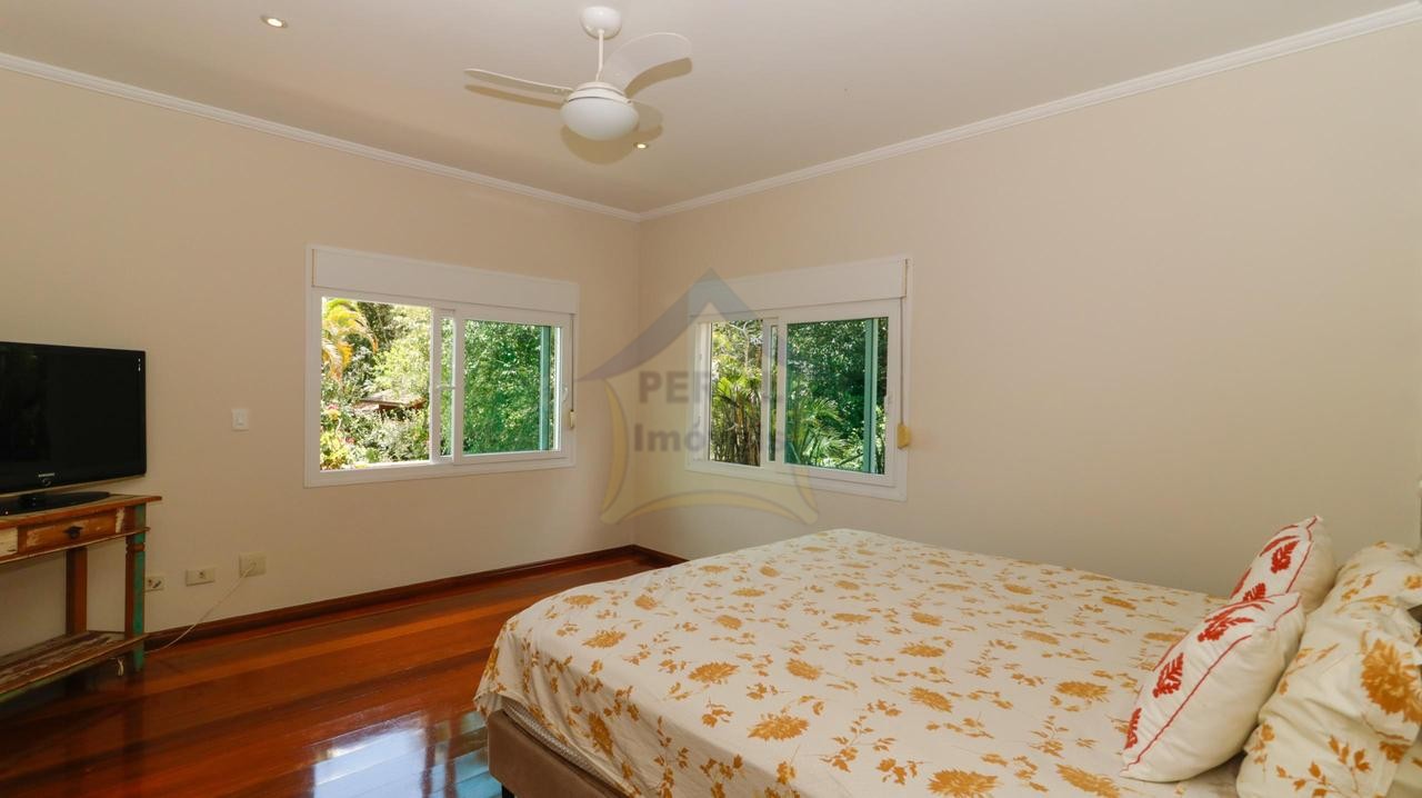 Sobrado 4 quartos para Venda no bairro Represa em Ribeirão Pires