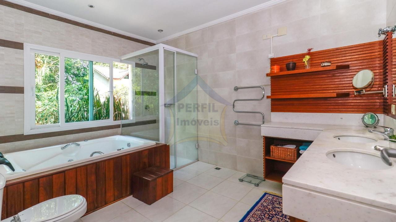 Sobrado 4 quartos para Venda no bairro Represa em Ribeirão Pires