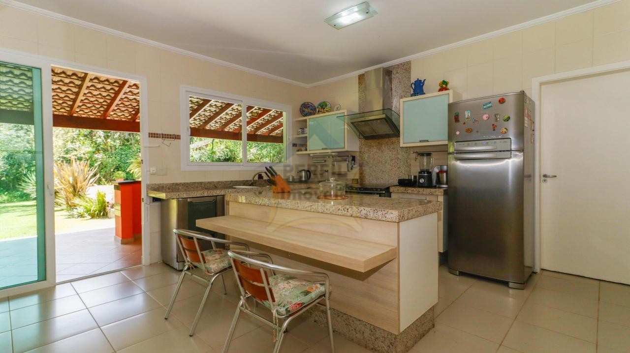 Sobrado 4 quartos para Venda no bairro Represa em Ribeirão Pires