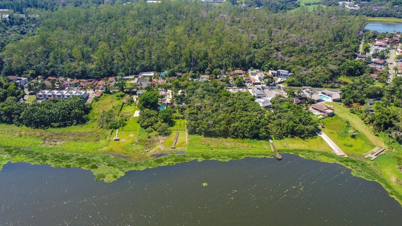 Sobrado 4 quartos para Venda no bairro Represa em Ribeirão Pires