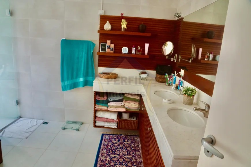 Sobrado 4 quartos para Venda no bairro Represa em Ribeirão Pires