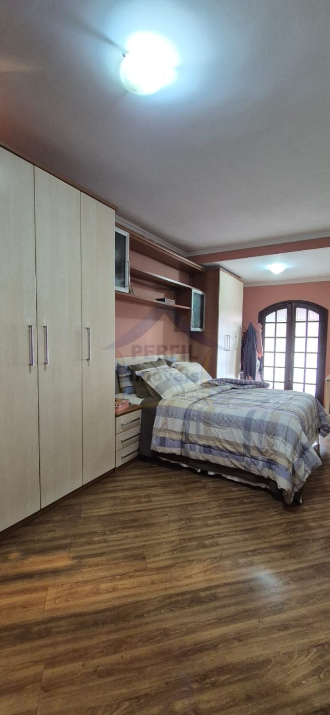 Sobrado 5 quartos para Venda no bairro Vila Camilópolis em Santo André